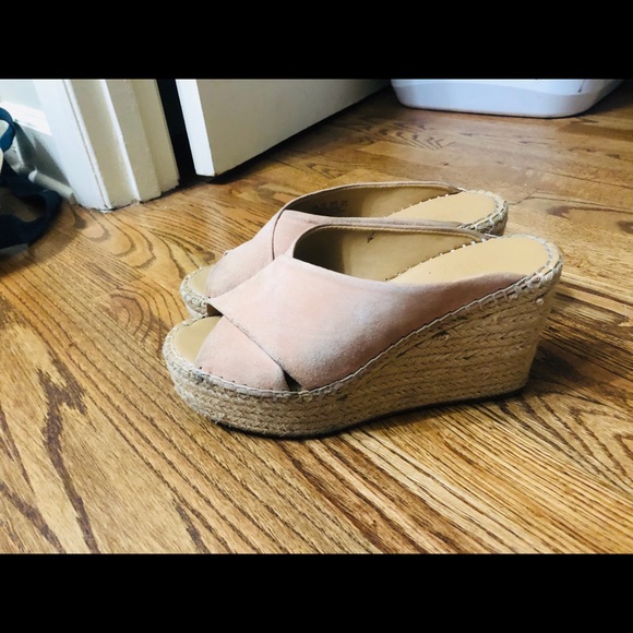 Pink Suede platform sandals - Picture 3 of 3